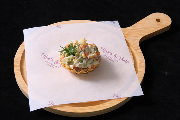 Тарталетки с салатом«Оливье» из ростбифа