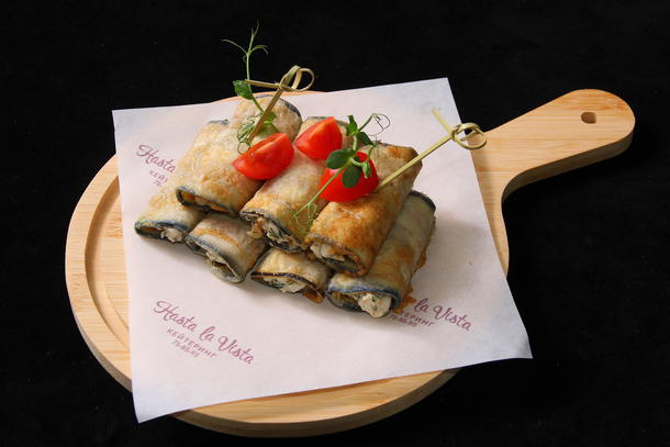 Рулетики из баклажанов с орехами