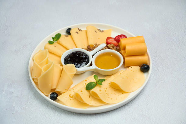 Классическое сырное плато Классическое сырное плато