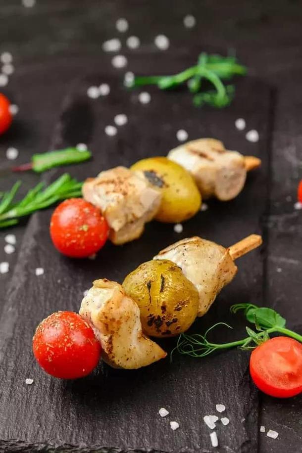 Шашлычок из куриного филе с бейби картофелем