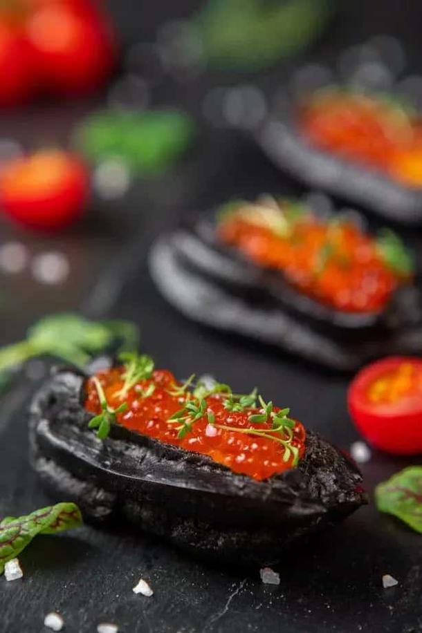 Профитроль с красной икрой