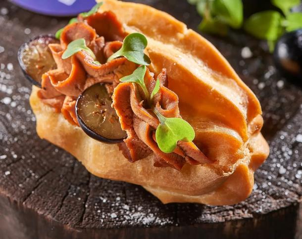 Профитроль с паштетом из куриной печени Профитроль с паштетом из куриной печени