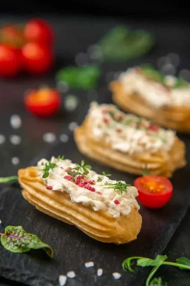 Профитроль с паштетом из курицы