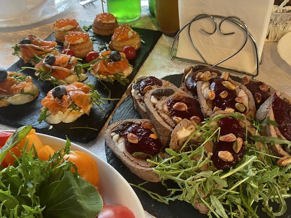 Пикантный сет фуршетных закусок на 10-12 персон на 10-12 персон в Саратове