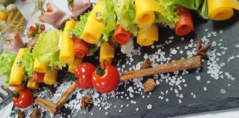 Доставка блюд и напитков на 15 персон